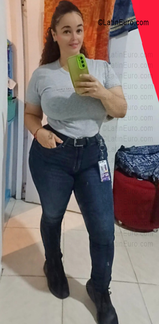 Date this sensual Dominican Republic girl Loyda from Monsenor Nouel DO56187