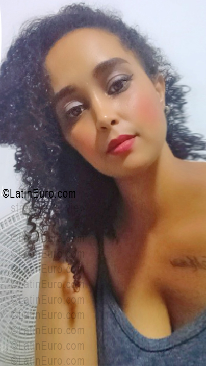 Date this voluptuous Colombia girl Maidely from Barranquilla CO33717