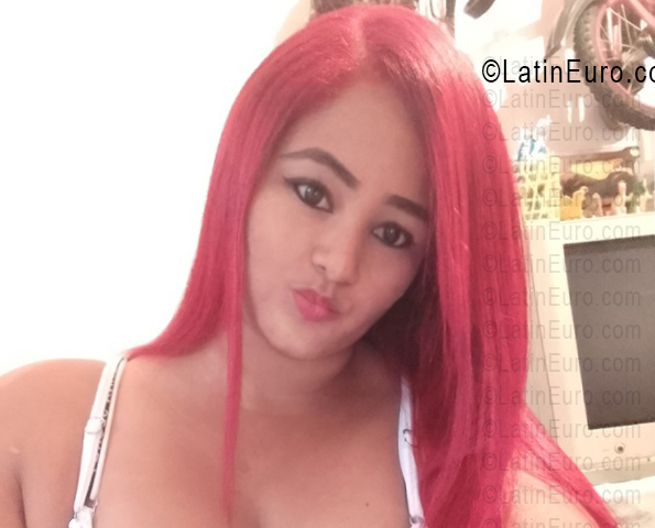 Date this happy Venezuela girl Bileidi from Valencia VE5625