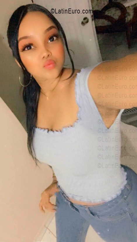 Date this athletic Dominican Republic girl Camila from Santo Domingo DO56451