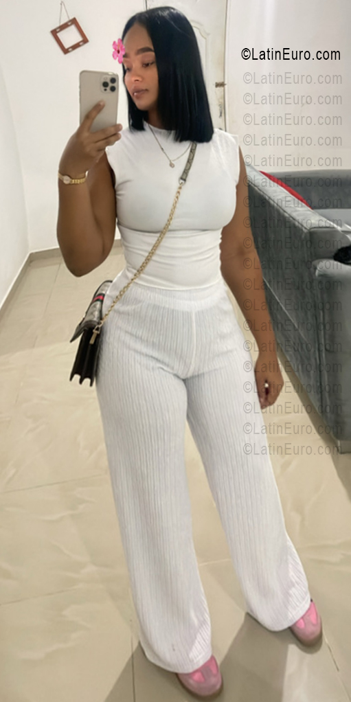 Date this hard body Dominican Republic girl Nicole from San Juan DO56452