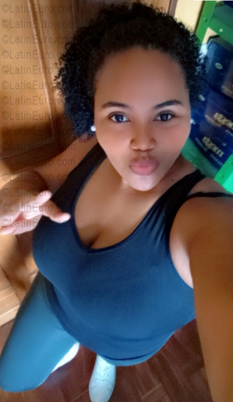 Date this sultry Venezuela girl Nairelis from Bolivar VE5700