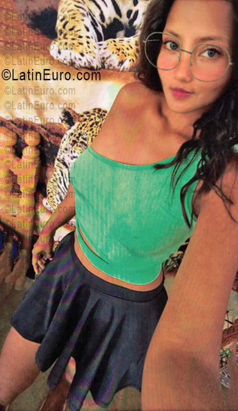 Date this gorgeous Ecuador girl Valeria from Portoviejo EC1146