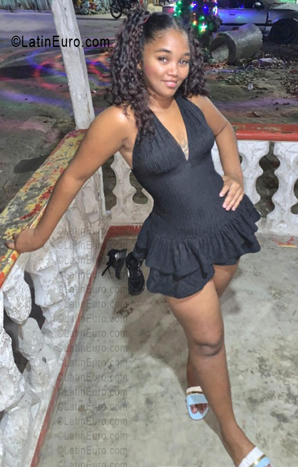 Date this voluptuous Dominican Republic girl Berta from Santo Domingo DO56604