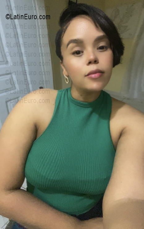 Date this good-looking Dominican Republic girl Rina from Santo Domingo DO56622
