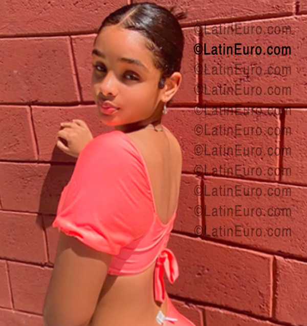Date this sultry Dominican Republic girl Aleysha from Santiago DO56645