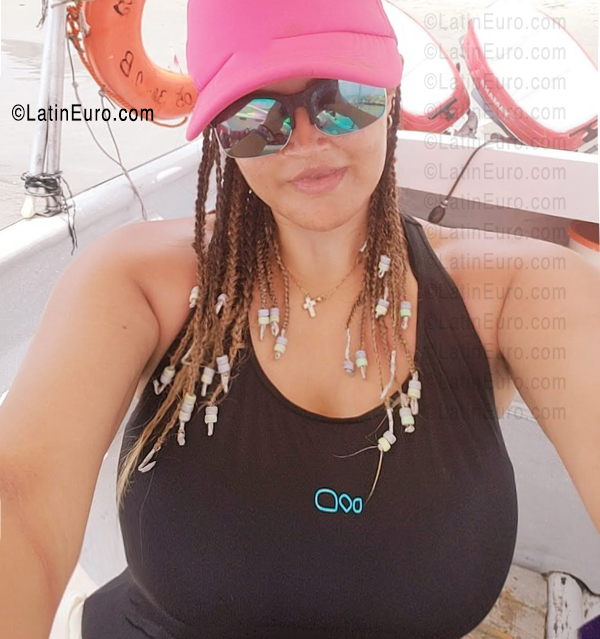 Date this voluptuous Colombia girl Jimena from Bogota CO33776