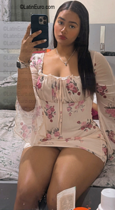 Date this nice looking Dominican Republic girl Alondra from Santo Domingo DO56672