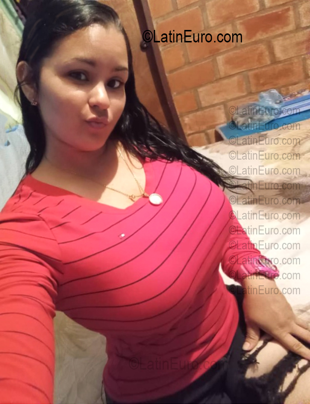 Date this pretty Venezuela girl Yolin from Caracas VE5724