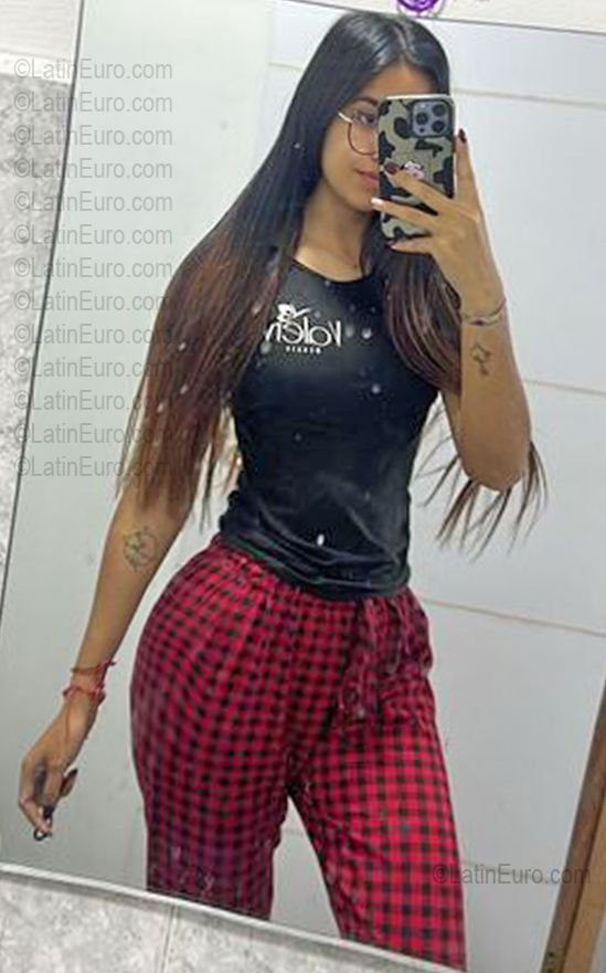 Date this fun Venezuela girl Valery Andrea from Valencia VE5725