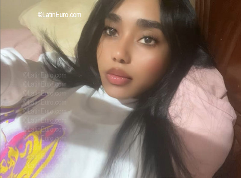 Date this athletic Dominican Republic girl Amelet from Santo Domingo DO56723
