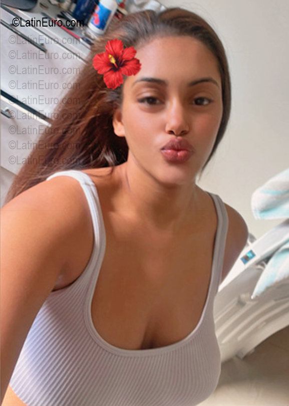 Date this good-looking Dominican Republic girl Maria from Santo Domingo DO56724