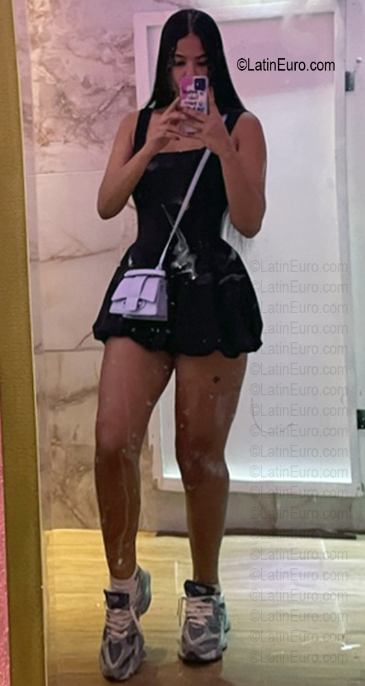 Date this fun Dominican Republic girl Esca from La Altagracia DO56753