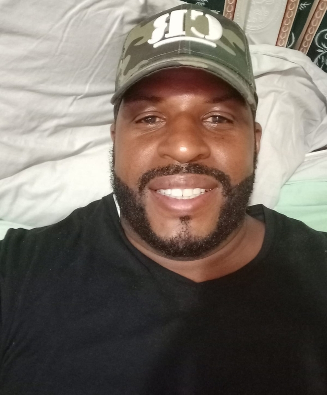 Date this happy United States man CALIFORNIA KING from Hollywood US25631