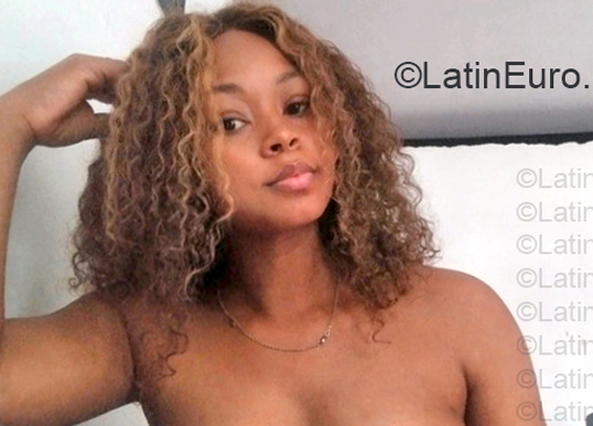 Date this foxy Colombia girl Melina from Cali CO33858