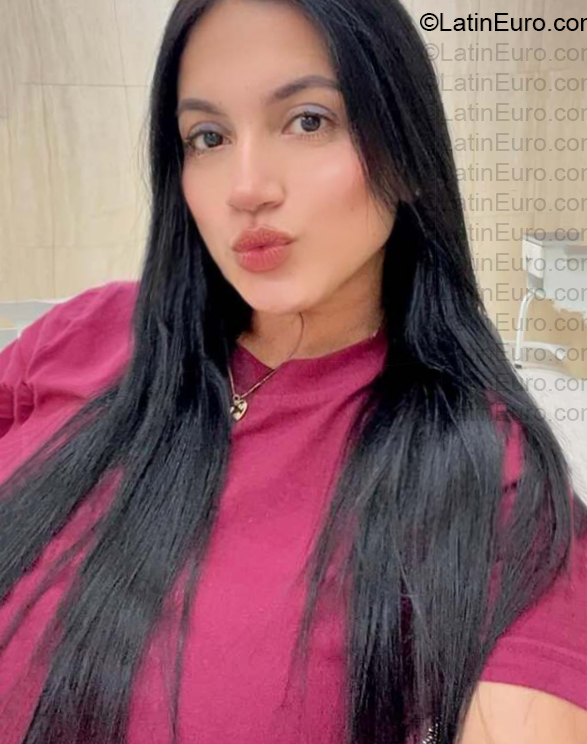 Date this attractive Venezuela girl Leonella from Venezuela VE5745