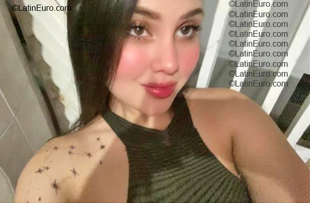 Date this nice looking Colombia girl Angeles from Guajira CO33877