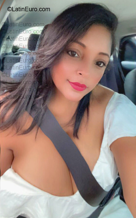Date this charming Dominican Republic girl Yinet from Santo Domingo DO57099