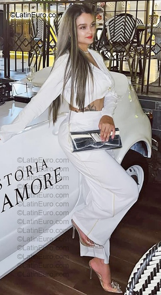 Date this happy Colombia girl Stefany from Cali CO33884