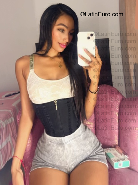 Date this lovely Colombia girl Diana from Cali CO33891