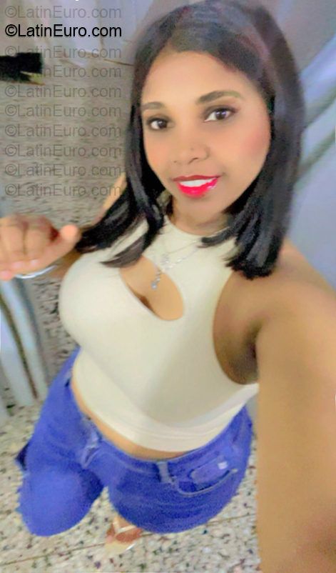 Date this foxy Dominican Republic girl Mara from Santo Domingo DO57191