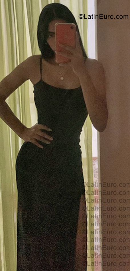 Date this happy Dominican Republic girl Nayelin from Duarte DO57218