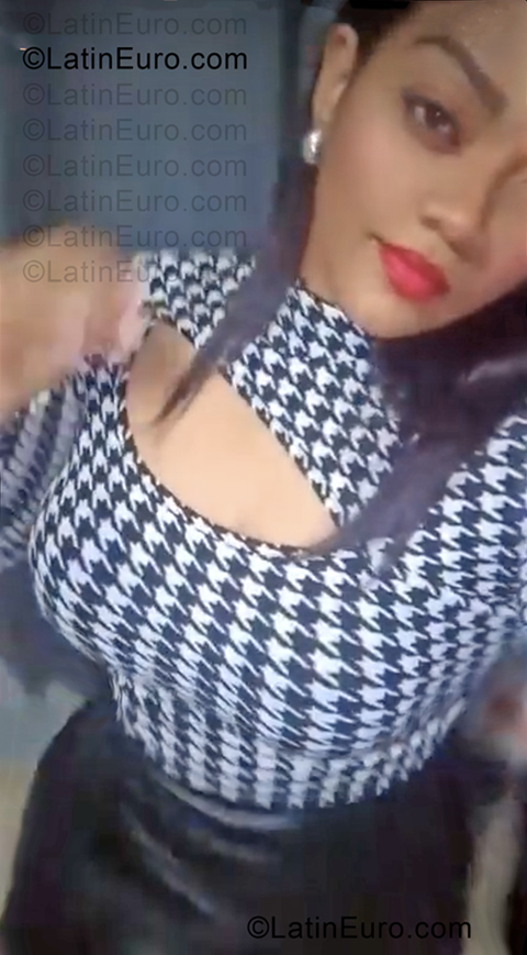 Date this happy Dominican Republic girl Yanely from Santo Domingo Norte DO57236