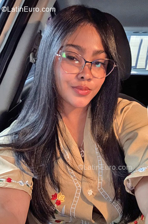 Date this charming Dominican Republic girl Genesis from Santo Domingo DO57289