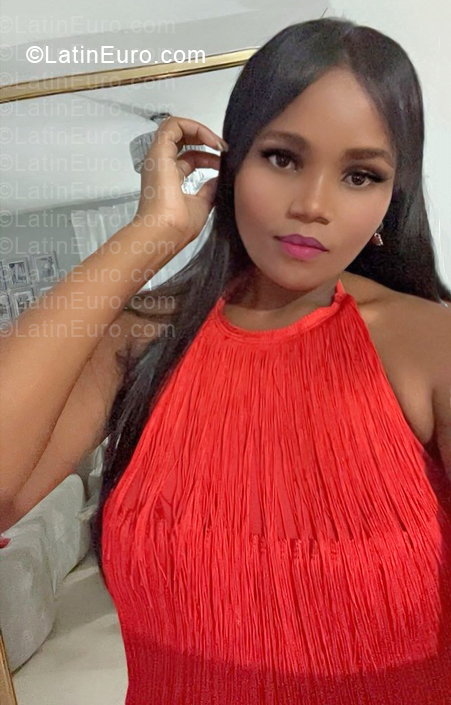 Date this happy Dominican Republic girl Cami from Santo Domingo DO57319