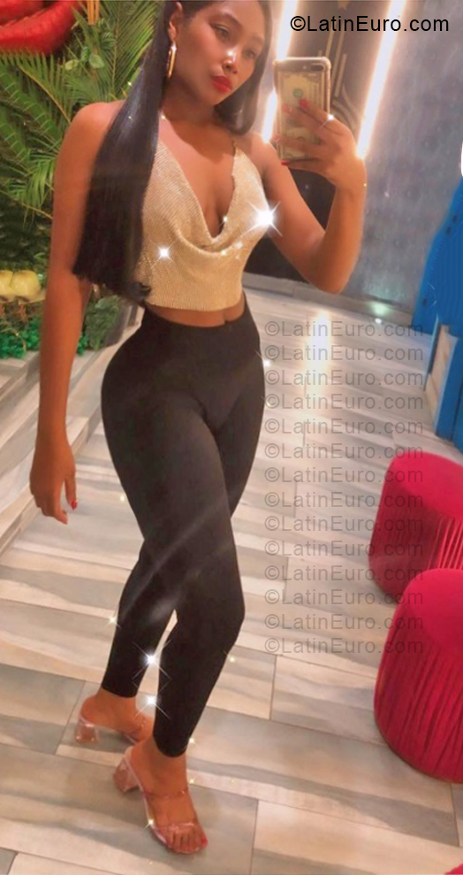 Date this hot Dominican Republic girl Lesly from Santo Domingo DO57326