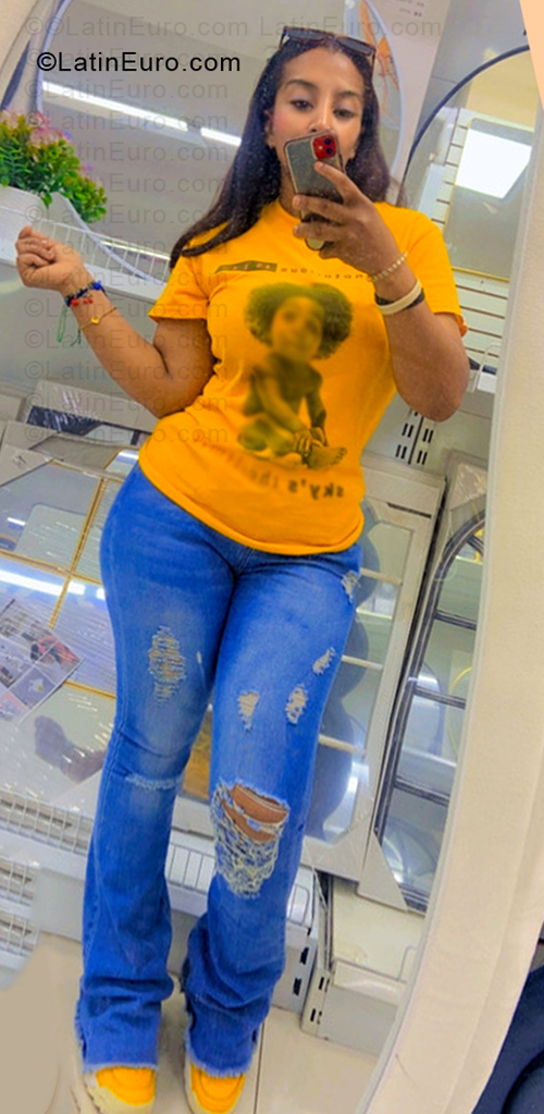 Date this hot Dominican Republic girl Yesenia from Santiago DO57330