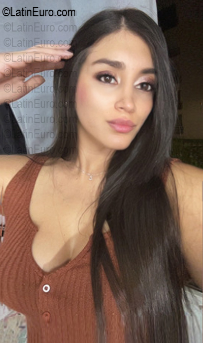 Date this happy Colombia girl Pau from Cali CO33909