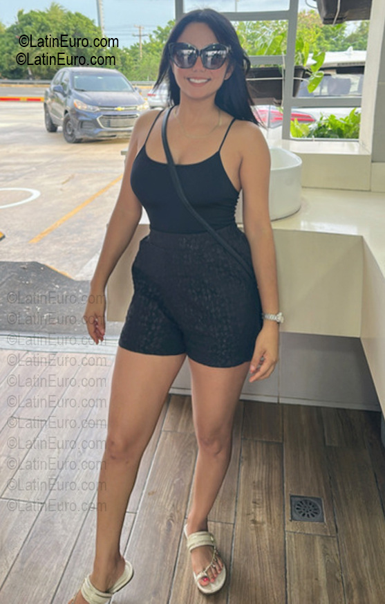 Date this attractive Dominican Republic girl Varonisa from Santo Domingo DO57346